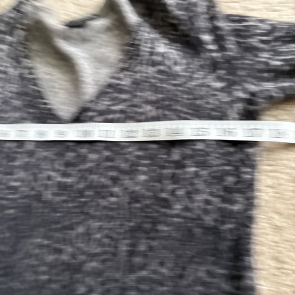 Bloomingdale’s 2-ply 100% Cashmere V Neck Animal Print Leopard Sweater Medium - Picture 11 of 12